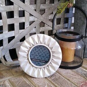 NEW White Round Resin Picture Frame